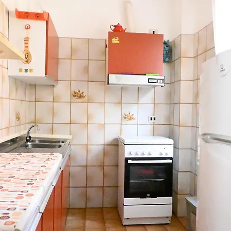 M444 - Marcelli, Comodo Quadrilocale Cielo-terra Con Patio Esterno