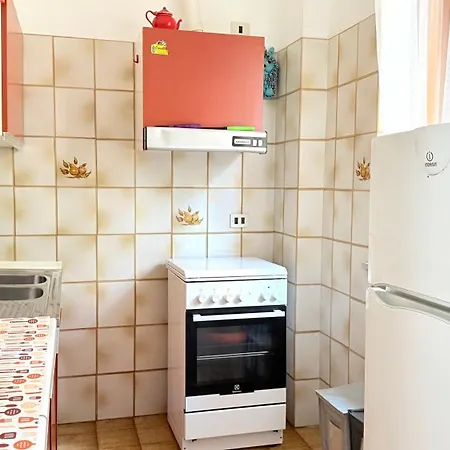 M444 - Marcelli, Comodo Quadrilocale Cielo-terra Con Patio Esterno *