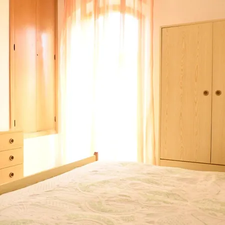 M444 - Marcelli, Comodo Quadrilocale Cielo-terra Con Patio Esterno