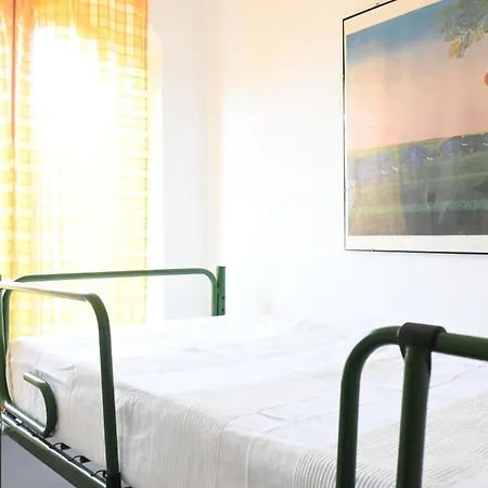 M444 - Marcelli, Comodo Quadrilocale Cielo-terra Con Patio Esterno *