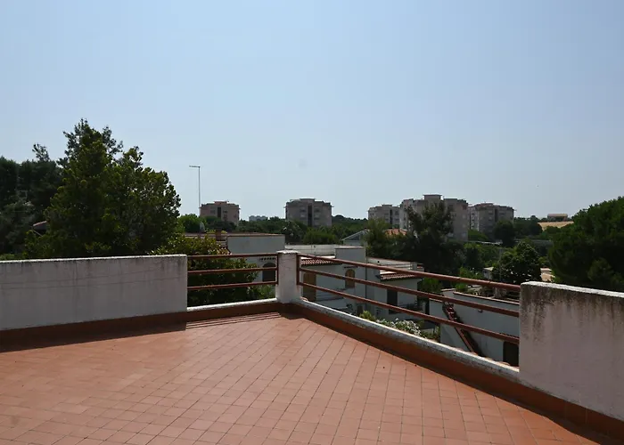 M444 - Marcelli, Comodo Quadrilocale Cielo-terra Con Patio Esterno