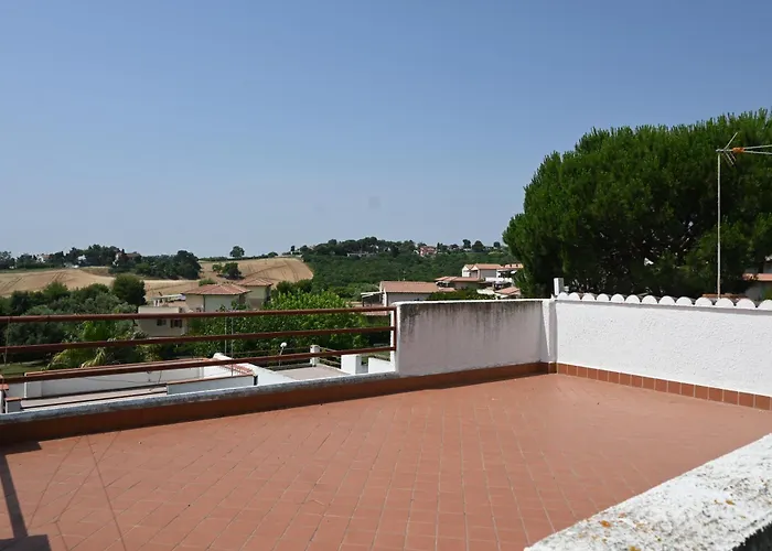 M444 - Marcelli, Comodo Quadrilocale Cielo-terra Con Patio Esterno Marcelli